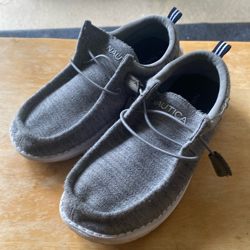 Nautica Slip on Loafers Kids Size 2 Gray